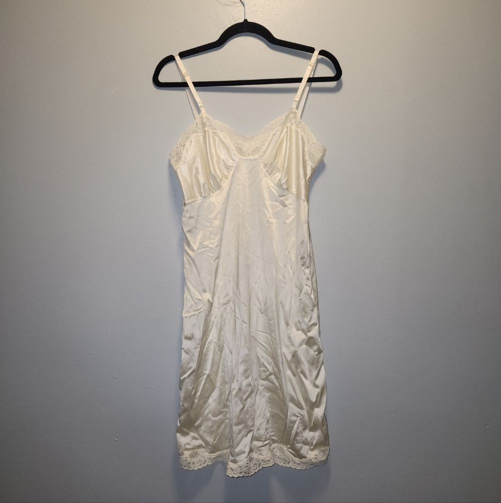 Mel-Lin Crem Lace Slip Dress | 36